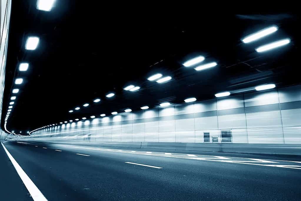 Le Guide Ultime de l’éclairage LED pour tunnels